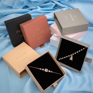 Boîte à bijoux Stockholm ECO à tiroir noir avec logo personnalisé imprimé pour bracelets et petits emballages de bijoux - Product Image 5