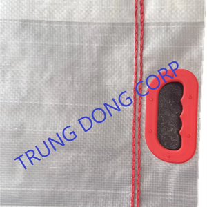 Bolsas de plástico tejido PP laminado BOPP hecho en Vietnam con asa para embalaje de estante de arroz y grano - Product Image 1