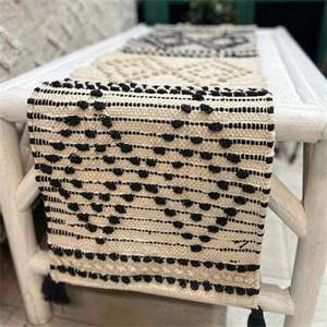 Chemin de table en coton Boho Chemin de table décoratif moderne pour hôtel et restaurant - Product Image 2