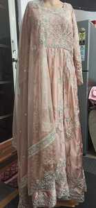 Robe de mariée Anarkali avec broderie de perles de verre cristal Dabka pantalon de travail Dupatta-bel ensemble de mariage pour 2024 - Product Image 2