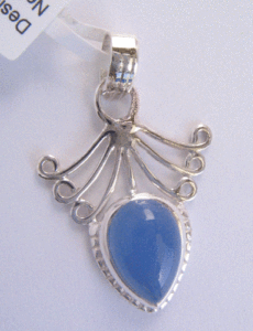 Colgante Hecho a Mano de Plata de Ley 925 con Gemas Shah, Calcedonia Azul Natural con Engaste de Bisel, Amuleto para Mujer con Rubí como Piedra Principal - Product Image 1
