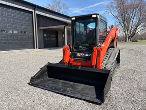 Cargadora compacta de orugas Kubota SVL95-25 usada, capacidad de carga nominal de 1 tonelada, 0-2000 horas de uso. - Product Image 4