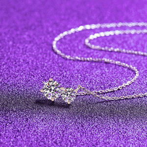 สร้อยคอจี้เพชรโมอิสซาไนต์ทรงทอยแอนด์มอย ดีไซน์ทันสมัย ตัดแบบบริลเลียนท์ VVS น้ำหนัก 1.50 กะรัต เงินแท้ 925 เหมาะสำหรับเป็นของขวัญวันเกิดหรือของหมั้น - Product Image 4