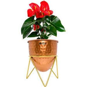 Vase à fleurs en métal artisanal au design antique avec des finitions élégantes pour une utilisation dans les bureaux, les salons ou les mariages - Product Image 4