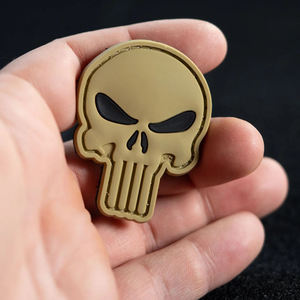 Parches de Goma Suave 3D Ecológicos Personalizados, Etiquetas de PVC de Alta Frecuencia, Logotipo en Relieve, Tela para Prendas, Nuevo Diseño, Etiquetas de Silicona - Product Image 2