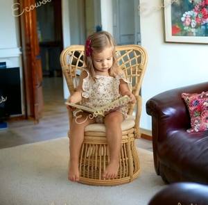 Ensemble de chaises en osier pour adultes et enfants, style vintage, qualité supérieure, écologique, pour intérieur, extérieur, balcon, terrasse et jardin. - Product Image 2