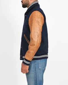 Blouson moto vintage personnalisé pour homme, style universitaire, en laine/polyester, à capuche, avec broderie chenille et patchs sur le devant, idéal pour l'automne - Product Image 4