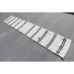 Alfombra Turca de 1.6x9.3 pies, Alfombra Vintage de Lana con Diseño Floral Blanco y Negro - Product Image 1