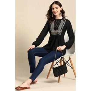 Haut en coton à manches longues pour femme avec broderie et dentelle, taille unique, motif floral, col asymétrique, disponible en noir et tailles XS - Product Image 3