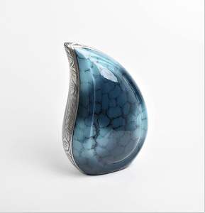 Hermosas urnas de cremación en forma de lágrima de aluminio esmaltado rojo Urnas en forma de lágrima para adultos de alta calidad a precios bajos - Product Image 1