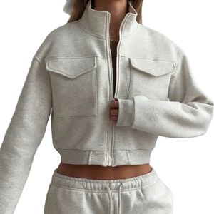 Chaqueta corta de forro polar con cuello alto y cremallera para mujer, lavado ácido, de algodón y poliéster, con bolsillos con solapa en el pecho, personalizada, color marfil, informal, de manga larga - Product Image 1