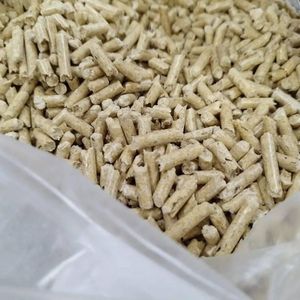 Pellets de Madera de Pino Enplus A1, 6-8mm, Forma de Barra, Exportación Alemana, Biomasa a Granel, Ceniza 1.5%, Calorías 4600J, Densidad 1.1-1.3 - Product Image 3