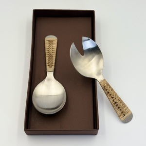 Ensemble de cuillère et de fourchette à salade en acier inoxydable poli argenté, design artisanal en rotin, pour mariage - Product Image 3
