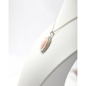 Collier pendentif en perle de coquille de conque Queen - Product Image 4