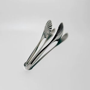 Pince à glace en acier inoxydable robuste conçue pour une utilisation durable dans les bars, les cafés et les services de restauration - Product Image 1