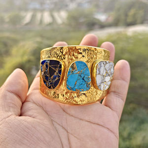 Brazalete de Hip Hop, Brazalete Abierto de Cobre Mohave con Turquesa, Joyería con Baño de Oro de 18k, Textura Martillada, Brazalete de Latón - Product Image 6