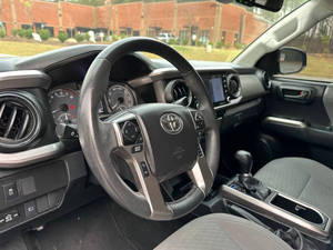 Tacoma LHD 2021 d'occasion en bon état - Product Image 2