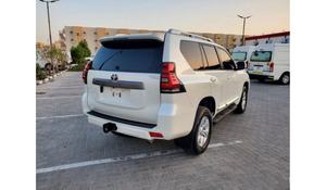 Toyota Prado d'occasion 2020, conduite à gauche, version GCC, SUV automatique, moteur atmosphérique 8L, régulateur de vitesse adaptatif, sièges en cuir, transmission intégrale, 5 places, jantes R21 - Product Image 6