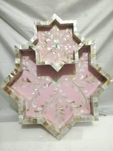 Plateau Décoratif en Nacre Style Antique avec Poignées Élégantes en Laiton - Product Image 4