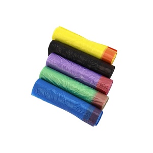 Nuestras bolsas de basura con cordón más populares ahora están disponibles en paquetes prácticos del fabricante El plástico proviene del OEM de Vietnam - Product Image 2