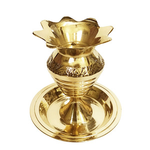 Soporte de incienso de latón de diseño maravilloso tallado a mano diseño tradicional uso y accesorios de decoración lugares religiosos para el hogar - Product Image 1