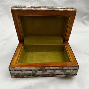 Venta al por mayor exquisito joyero de madera hecho a mano con incrustaciones de perlas madre diseño clásico para uso de almacenamiento de regalos de belleza para minoristas - Product Image 1