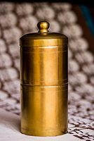 Cafetière traditionnelle en laiton du sud de l'Inde filtre goutte à goutte de café indien du sud Vintage percolateur à café en laiton pur