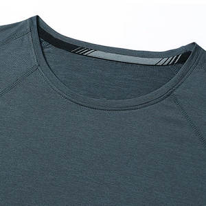 Camiseta deportiva de alta calidad para hombre, ropa deportiva de compresión de punto informal para gimnasio, patrón sólido para entrenamientos de verano OEM ODM - Product Image 4