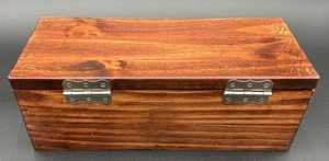 Boîte en pin massif faite à la main de haute qualité avec bordure gravée boîte à bijoux boîte à souvenirs - Product Image 6