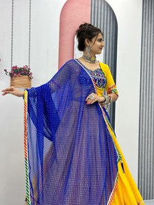 Su versatilidad abarca desde la ropa India informal hasta la elegancia específica de la ceremonia/el hilo glamuroso ofrece un toque moderno de Lehenga - Product Image 5