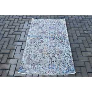 Alfombra de 3.2x4.7 pies, alfombra turca vintage, alfombra de lana azul grisácea con motivos de plantas y árboles - Product Image 1