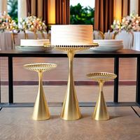 Aurum Ridge – Trio de supports à gâteaux artisanaux en métal écologique, design sur piédestal, pour remise de diplôme, Halloween, Fête des Pères, Noël, mariage