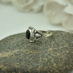 แหวนเงินแท้ 925 ทรงรี ประดับพลอยออนิกซ์สีดำ แหวนแต่งงาน/แหวนสัญญา ทำมือ ดีไซน์เก๋ พร้อมฟังก์ชั่นหมุนได้ - Product Image 4