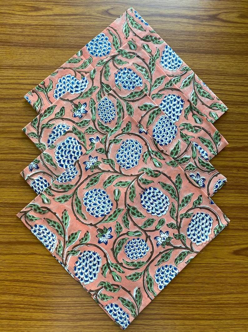 ดอกกุหลาบสีชมพูหม่น