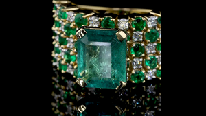Anillo de Esmeralda Verde Cultivada en Laboratorio de Lujo con Corte Esmeralda y Diamante Brillante Redondo, Anillo de Destaque para Fiestas, Ocasiones Especiales y Uso Diario - Product Image 4