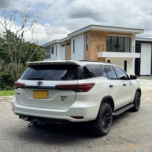 รถ SUV ไฮแลนเดอร์ ฟอร์จูนเนอร์ รุ่นทันสมัย ขับเคลื่อนสี่ล้อ เกียร์ธรรมดา เบาะหนัง - Product Image 2