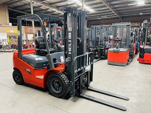 Nouvelle batterie au plomb diesel de chariot élévateur RWD utilisation solide de construction de pneus - Product Image 4