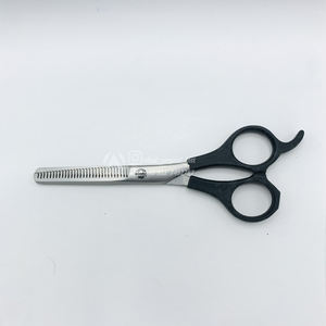 Tijeras profesionales de belleza para peluquería, tijeras finas con hoja de acero inoxidable y mango de plástico de goma para un corte eficiente - Product Image 1