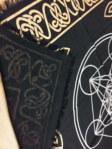 Tela de altar hecha a mano bohemio Hippie tapices Hexa Metatrons impreso cubierta de mesa cuadrada oro negro por consignadores indios - Product Image 4