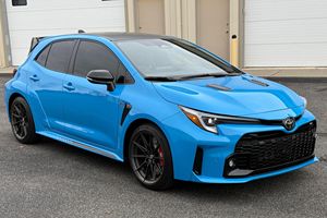 Toyota GR Corolla Circuit Edition 2024 d'occasion en excellent état, sans réserve, 2 100 milles, boîte manuelle 6 vitesses, différentielles Torsen doubles, principalement - Product Image 2