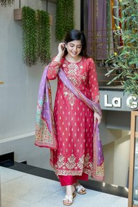 Increíble diseño de colores hermosos, tela de seda pura, conjunto de 3 piezas de salwar kurta en contraste morado y multicolor para mujeres o niñas. - Product Image 4