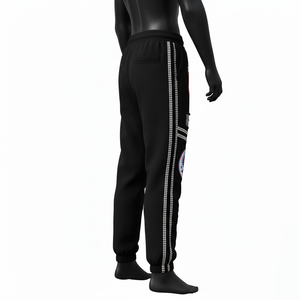 กางเกงจ็อกเกอร์ผู้ชายทรงโอเวอร์ไซส์ ผ้าฝ้ายพรีเมียมเนื้อฟลีซ สีดำ แต่งแถบสีดำ พร้อมปักลายปักโลโก้ตามสั่ง - Product Image 3