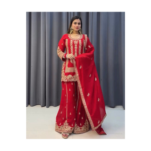 Belle collection de vêtements de fête de couleur rouge spécialement conçue pour Karwa Chauth tenue traditionnelle parfaite pour les femmes - Product Image 1