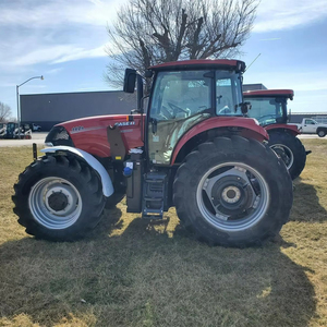 Tractor Agrícola IH Farmall 140A 2024 con Tracción en las 4 Ruedas y Transmisión por Engranajes para Alta Productividad del Motor, en Venta - Product Image 1