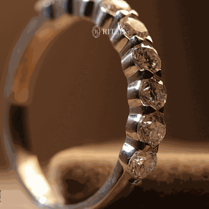 Anillo de boda de media eternidad con diamantes de corte redondo para mujer - Product Image 3