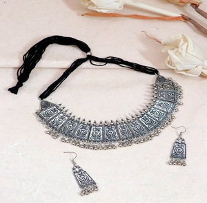 Ensemble de collier ras du cou en argent oxydé de travail Meena exquis pour femmes et filles élégantes bijoux de mode ethniques faits à la main - Product Image 1