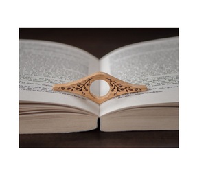 Support de livre en bois artistique pour une expérience de lecture unique alliant créativité et fonctionnalité pratique - Product Image 1