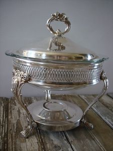 Plat rond élégant en acier inoxydable avec taille compacte, parfait pour les petits rassemblements et les présentations de plats gastronomiques - Product Image 2