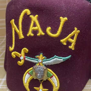 Chapeau Fez Traditionnel Shriner, Coiffure Maçonnique, Vente en Gros de Chapeau Fez Maçonnique, Chapeau Fez Cérémonial Maçonnique Brodé avec Pompon - Product Image 1