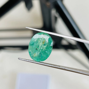 Esmeralda Natural de Zambia, Corte Ovalado, 4.75 Quilates, Piedra Preciosa de Buena Calidad, Lustre, Color Verde Bonito, Pulido Perfecto para Cualquier Joyería - Product Image 6
